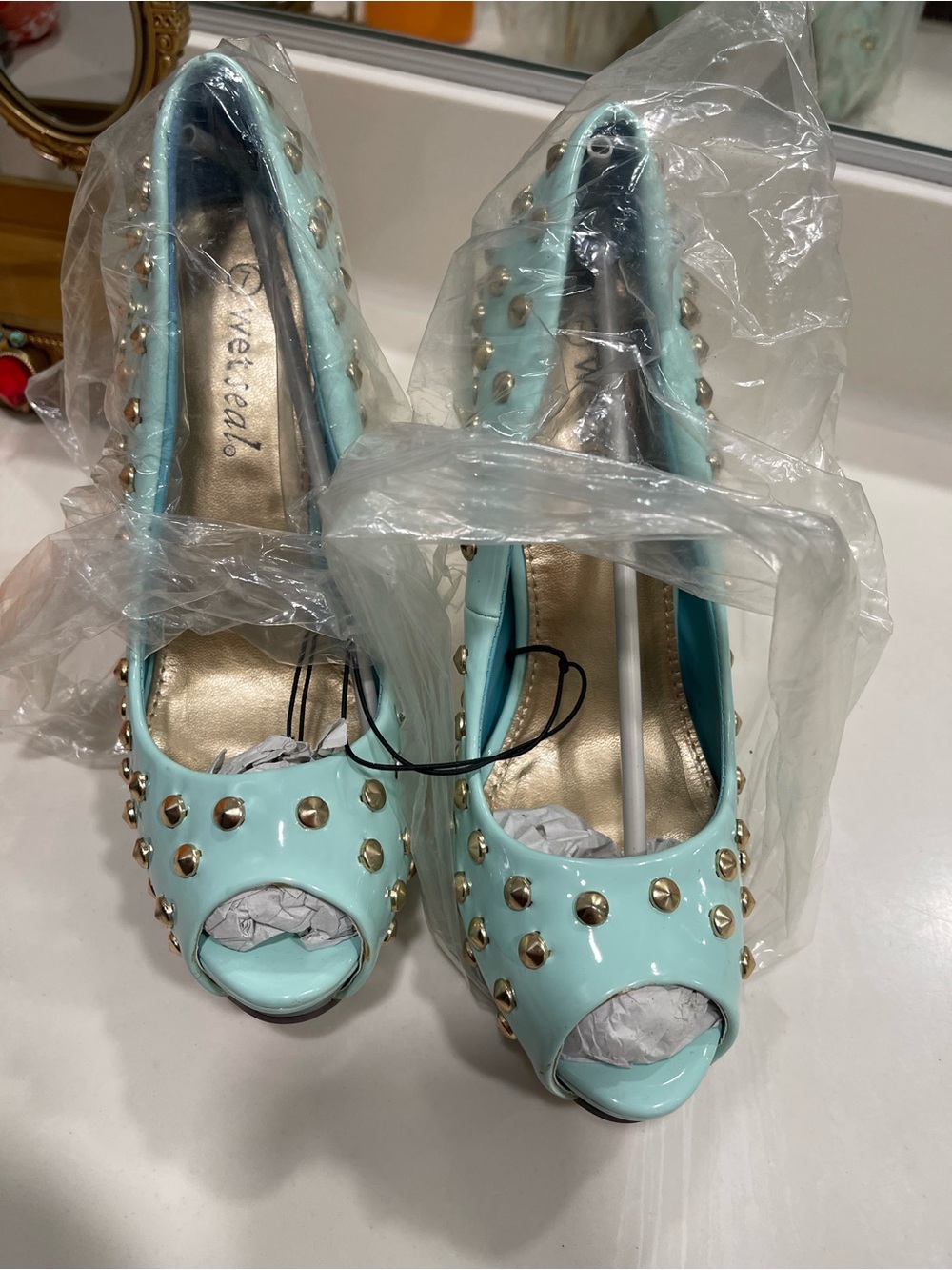 Wet Seal Mint Green Studded High Heel Pumps with Gold Accents - Picture 11 of 11